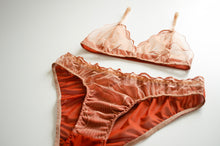 Load image into Gallery viewer, Amber Lace Set