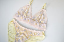 Load image into Gallery viewer, Fleur Stretch Lace Bralet