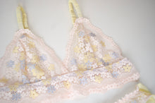 Load image into Gallery viewer, Fleur Stretch Lace Bralet