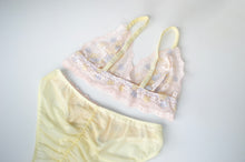 Load image into Gallery viewer, Fleur Stretch Lace Bralet