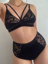 Load image into Gallery viewer, Vixen Velvet Bra