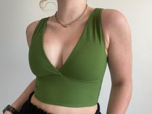 Load image into Gallery viewer, High Neck/V Neck Crop