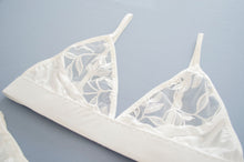 Load image into Gallery viewer, Snowdrop Bra