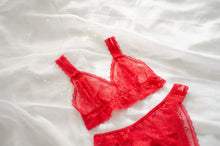 Load image into Gallery viewer, Merry Lace Bralet