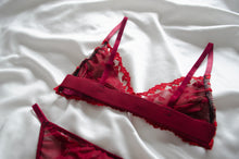 Load image into Gallery viewer, Cherry Embroidered Heart Set