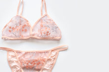 Load image into Gallery viewer, Blossom Embroidered Set