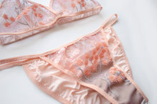 Load image into Gallery viewer, Blossom Embroidered Set