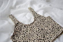 Load image into Gallery viewer, Essential Crop