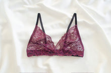 Load image into Gallery viewer, Winterberry Lace Set