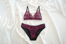 Load image into Gallery viewer, Winterberry Lace Set
