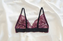 Load image into Gallery viewer, Winterberry Lace Set