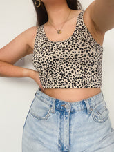 Load image into Gallery viewer, Essential Crop