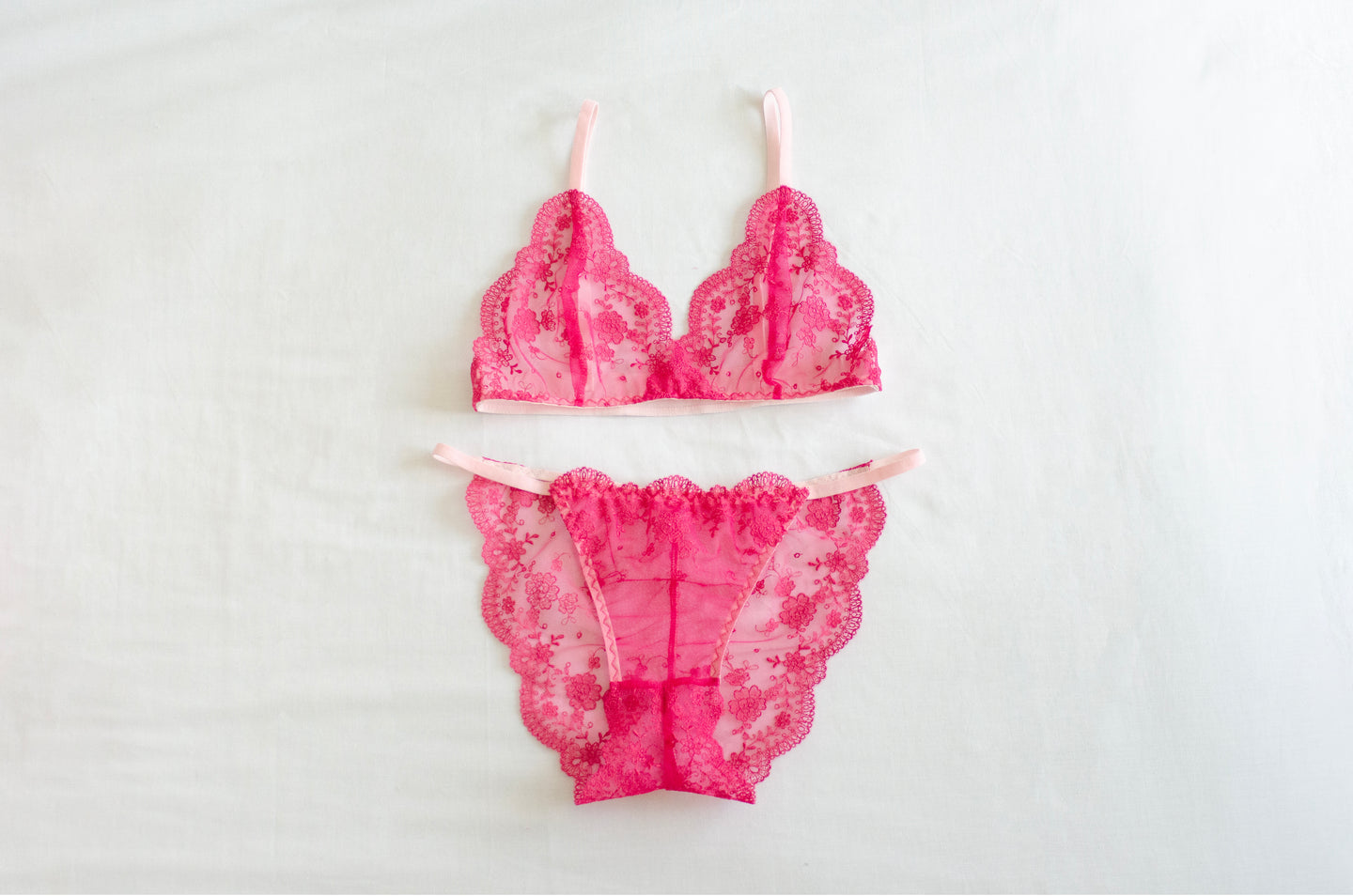 Limited Edition: Strawberry Lace Set