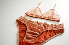 Load image into Gallery viewer, Amber Lace Set
