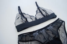 Load image into Gallery viewer, Onyx Lace Set
