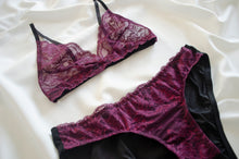 Load image into Gallery viewer, Winterberry Lace Set
