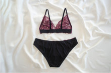 Load image into Gallery viewer, Winterberry Lace Set

