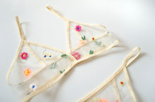 Load image into Gallery viewer, Daisy Embroidered Bra
